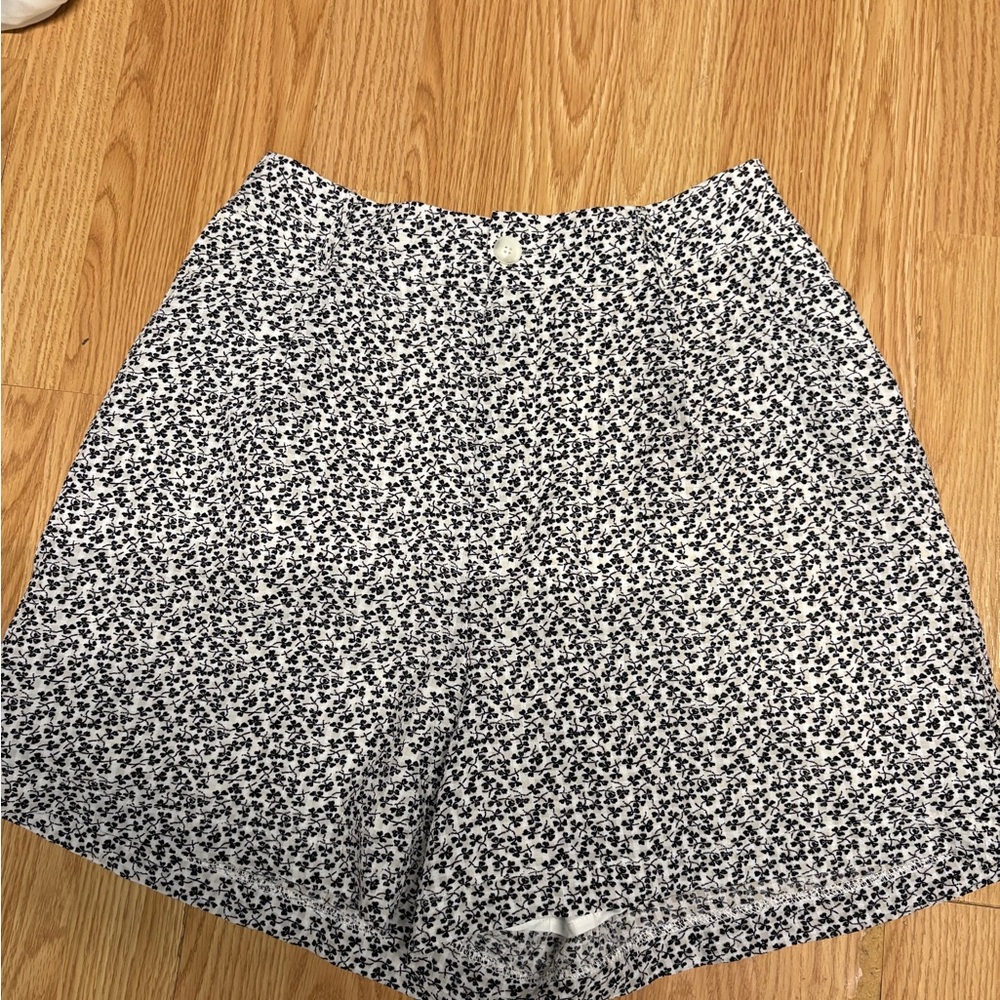High-Rise Floral Print Women’s Shorts - White & Black